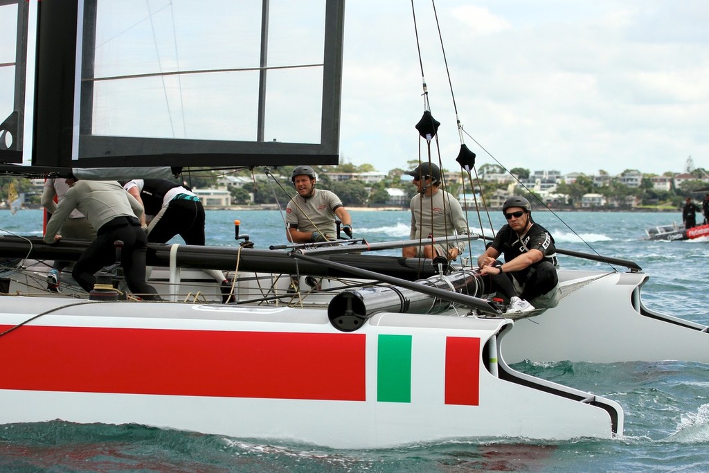 Luna Rossa lines up with Emirates Team NZ  &copy; Richard Gladwell www.photosport.co.nz